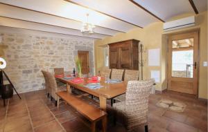 Maisons de vacances Nice Home In St Andre De Cruzieres : photos des chambres