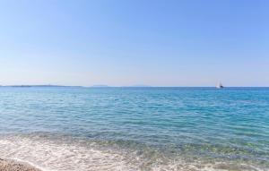 2 Bedroom Stunning Apartment In Solanas img5