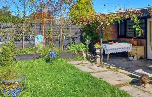 Nice Home In Warmenhuizen With Wifi