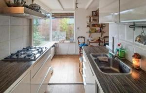 Nice Home In Warmenhuizen With Wifi