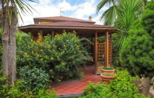 2 Bedroom Nice Apartment In Trecastagni