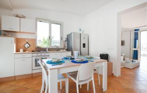 2 Bedroom Amazing Home In Triscina