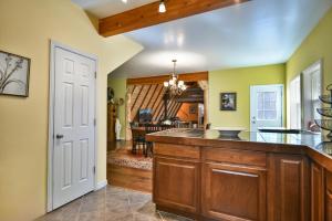 Spruce Creek Lodge: Classic A-Frame Mountain Retreat