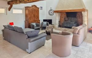 Maisons de vacances Cozy Home In Bolleville With Wifi : photos des chambres
