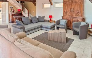 Maisons de vacances Cozy Home In Bolleville With Wifi : photos des chambres