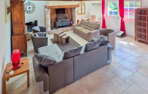 Maisons de vacances Cozy Home In Bolleville With Wifi : photos des chambres