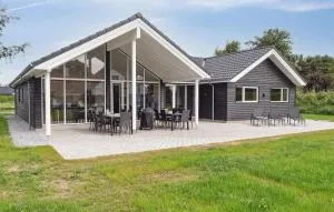 Beautiful Home In Stege With Sauna - Pollerup Kullegård