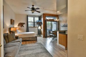 River Mountain Lodge Aspen Trail Condo: Ski In, Downtown Breck