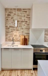 Appartements Maison Henriette - Au plus pres de la Cite Medievale : photos des chambres