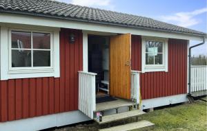 Awesome Home In Borgholm With Wifi