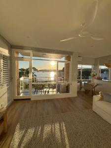 Balmoral Sands - Landing in Paradise