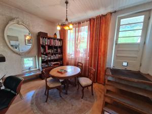 Maisons de vacances Gite calme avec jardin, proche Metz - FR-1-584-340 : photos des chambres