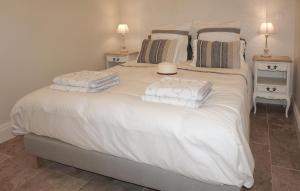 Maisons de vacances 5 Bedroom Cozy Home In Laurens : photos des chambres