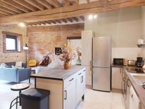 Maisons de vacances Gite paisible a la campagne pres de Chartres avec parking - FR-1-581-143 : photos des chambres