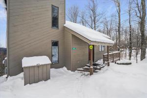 Three bedroom with Beautiful View & Short Walk to the Home Stretch Trail! Frosty