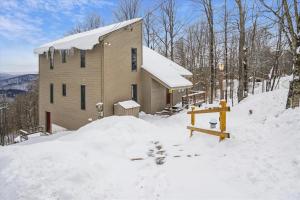 Three bedroom with Beautiful View & Short Walk to the Home Stretch Trail! Frosty