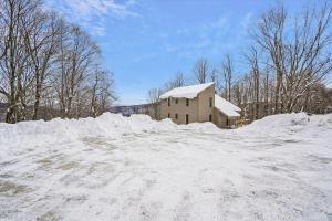 Three bedroom with Beautiful View & Short Walk to the Home Stretch Trail! Frosty