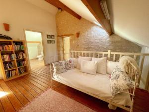 Maisons de vacances Gite en Touraine avec piscine privee, spa et WiFi - FR-1-381-601 : photos des chambres