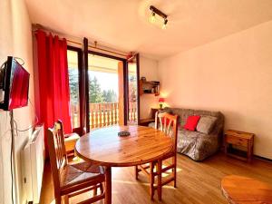 Studio skis aux pieds avec balcon et animaux admis - FR-1-432-89