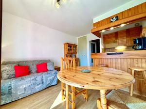 Studio skis aux pieds avec balcon et animaux admis - FR-1-432-89