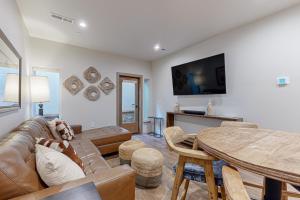 Lion Square Lodge South 255 & 257