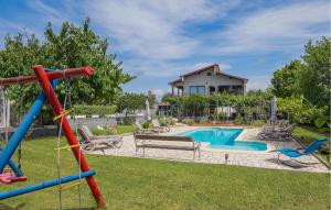 Awesome Apartment In Micetici With Wifi