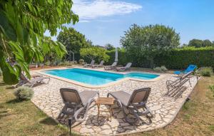 Awesome Apartment In Micetici With Wifi