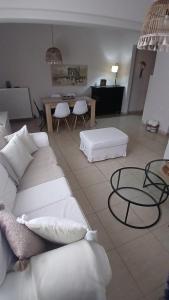 Christi & Paris Nest