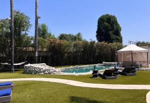 Luxury Oasis in Central Encino w Pool & Spa Topeka - Case vacanza, Los Angeles