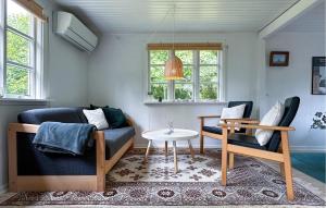 2 Bedroom Lovely Home In Grenaa