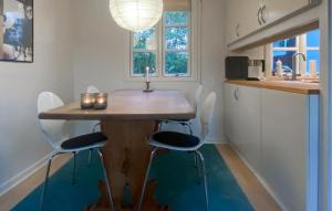 2 Bedroom Lovely Home In Grenaa