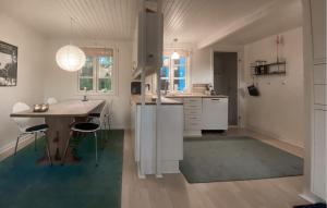 2 Bedroom Lovely Home In Grenaa