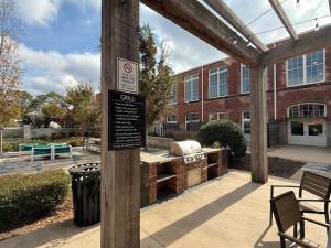 Industrial Loft Living 2BR 2BA