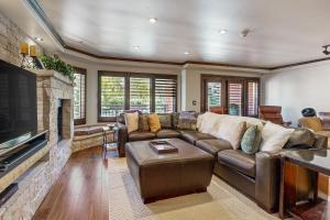 Lion Square Lodge North 280