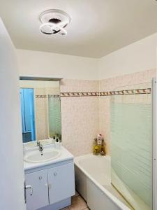 Chic Appartement Design et Securise avec parking, Proche Paris I CDG