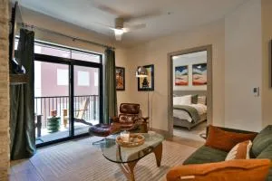 Skywalk Flats Amphitheater Retreat: Downtown, Hot Tubs - 西尔弗索恩