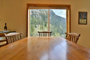 Woodbridge Inn Getaway: Pet Friendly, Mountain Views