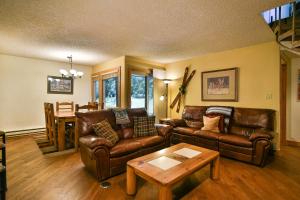 Flying Dutchman Mountainside Condo: PoolHot Tub