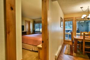 Flying Dutchman Mountainside Condo: PoolHot Tub