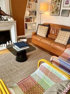 ParisHome! Double Balcony, Art & Designer Touches