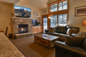 Mountain Thunder Snow Haven Townhome: Ski In, PoolHot Tub