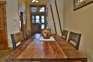 Mountain Thunder Snow Haven Townhome: Ski In, PoolHot Tub