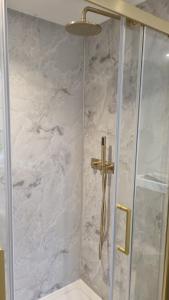 Certa Cito Exceptionally Large 4 Bedroom Bungalow and Garden Near The Beach