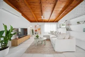 Coastal Comfort: Relax & Recharge in Maroochydore - Buderim