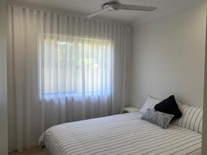 6 Yeri Drive - Rainbow Shores. Aircon. Pets Welcome. Walk to beach