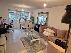 Cozy 2 Bed Flat in Kenley - Whyteleafe