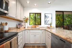 KBM Resorts FREE CAR Residences at Napili Bay Massive 3-Bedroom Condo 30 seconds from Napili Bay NPG-C11