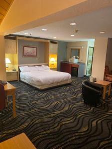 King Suite with Jetted Tub - Non-Smoking room in Baymont by Wyndham Logan