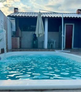 Casa em Itaipuaçu com piscina e 3 qtos