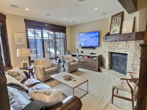 Ski Ya Soon at Silver Star! condo